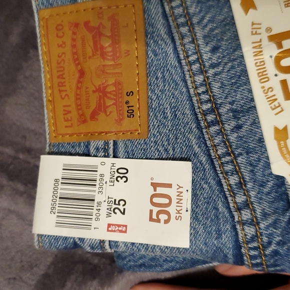 BNWT Levi's 501 blue jeans - Picture 2 of 6